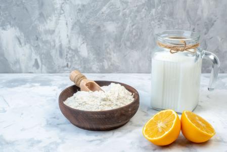 Bicarbonato de sódio e leite podem ser utilizados para remover manchas de caneta de tecido