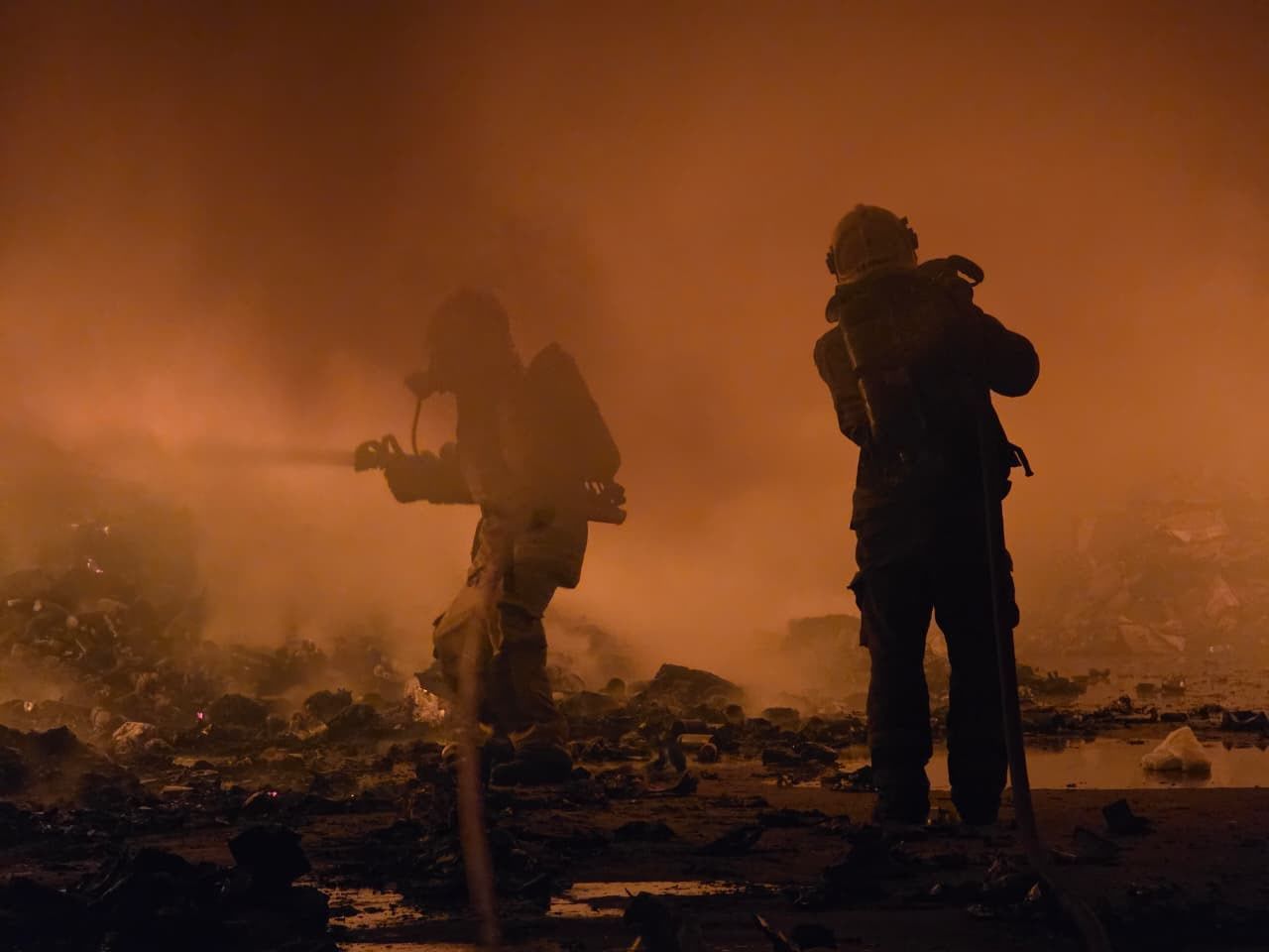 Discussão entre pessoas em situação de rua termina em incêndio devastador em galpão de BH