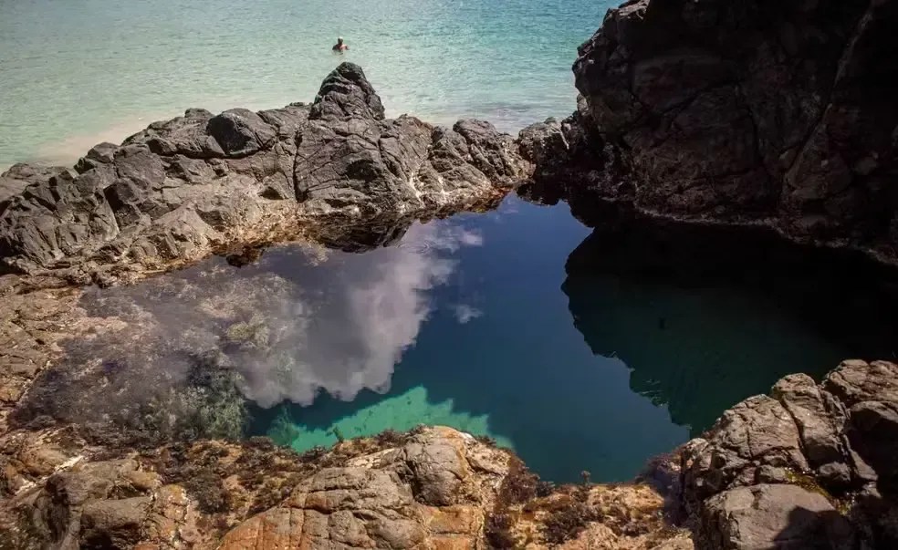 Fernando de Noronha reabre piscinas naturais após oito meses de interdição