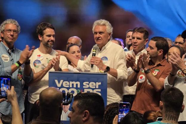 Em referência a Lula e Flávio, Caiado diz que Brasil está 'sequestrado pelos rejeitados'