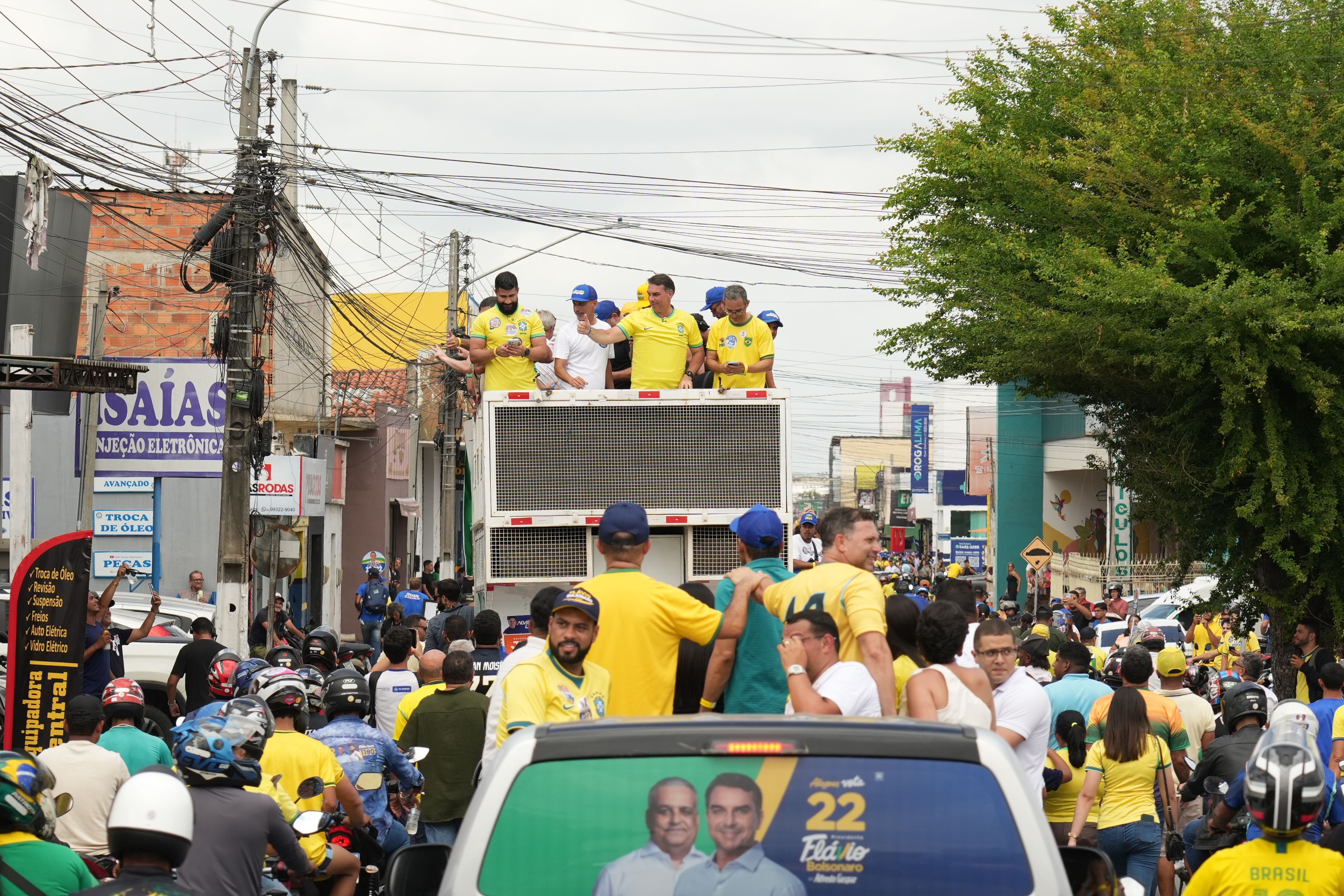 Flávio Bolsonaro minimiza ausência do centrão na campanha e critica Lula em Alagoas