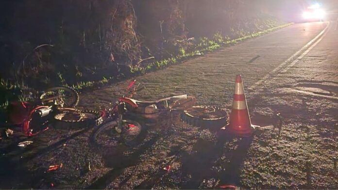 Pai e filho morrem após colisão entre motos na MG-129, em Ouro Preto