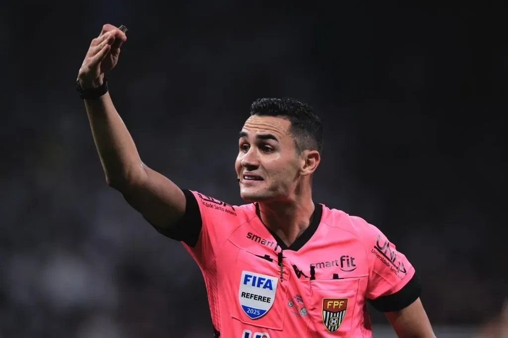 Vasco x Vitória: árbitro relata agressão durante intervalo da partida pela Copa do Brasil