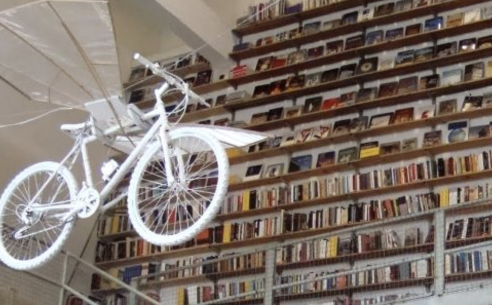 Livraria Ler Devagar: biblioteca portuguesa que inspirou Dua Lipa