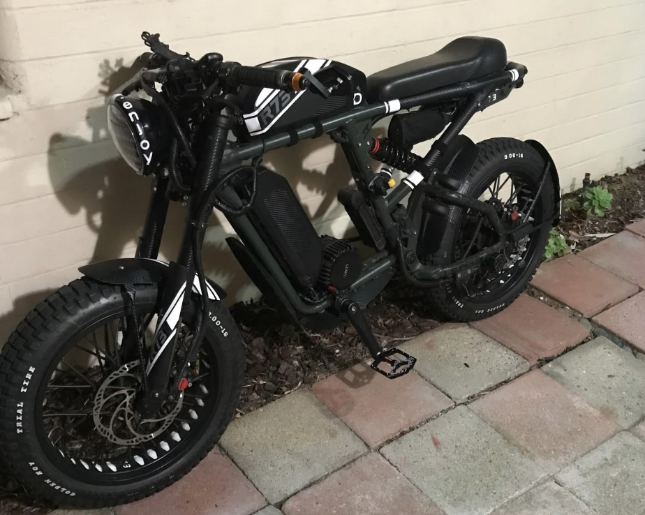 E-bikes entre jovens acendem alerta para segurança e velocidade