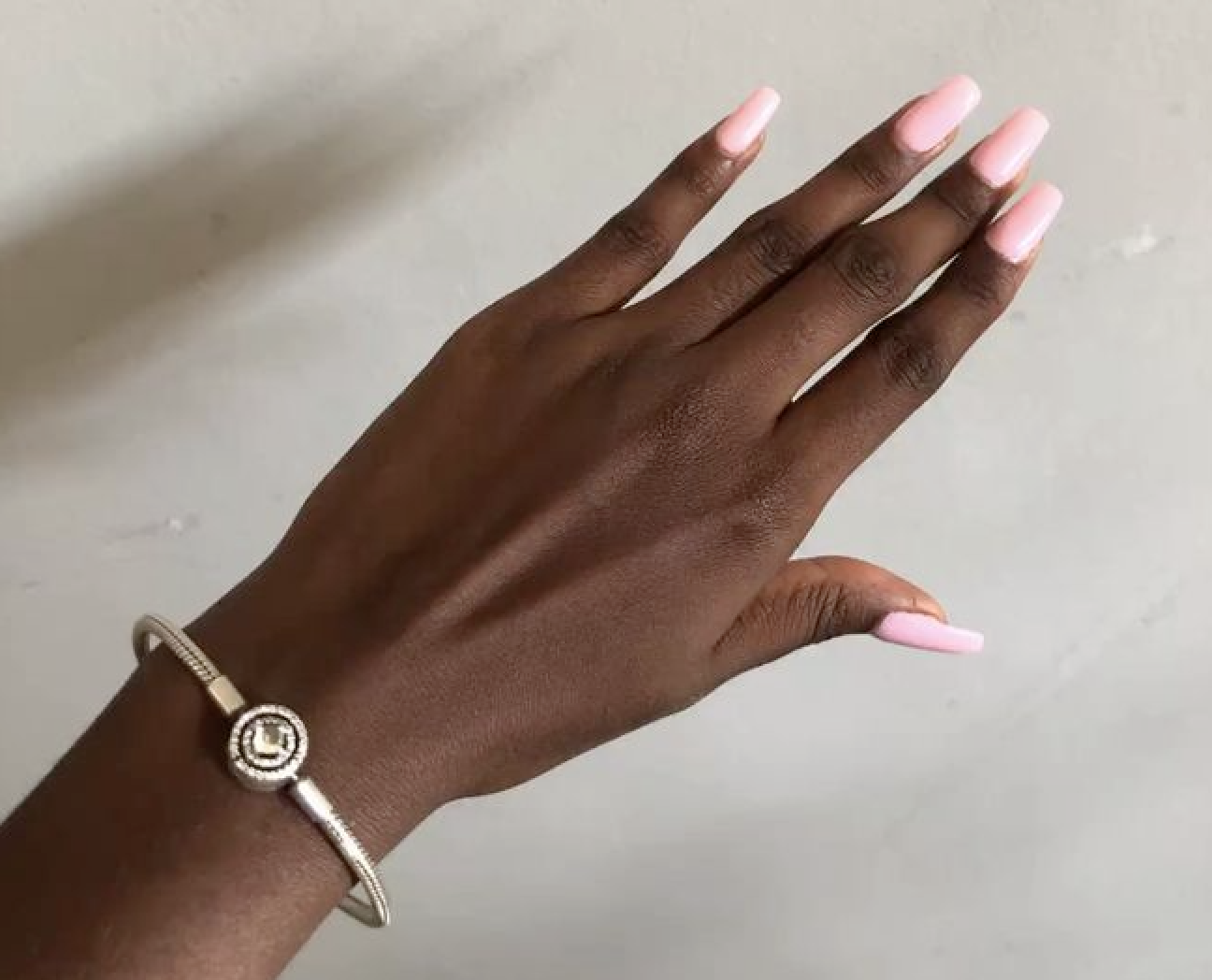 Como remover esmalte em gel sem raspar ou enfraquecer as unhas