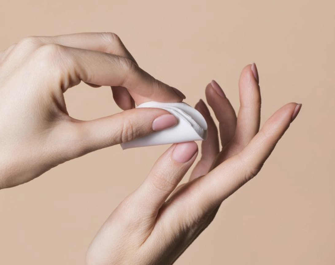 Quanto tempo pode ficar com esmalte em gel nas unhas?