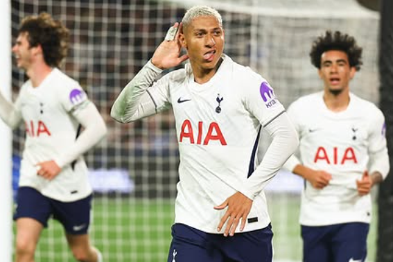 Futuro de Richarlison no Tottenham é incerto, revela treinador do clube