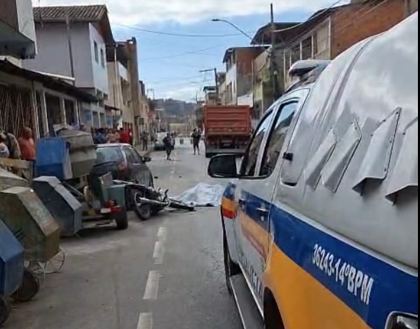 Acidente grave envolvendo caminhão e moto com vítima fatal no bairro Vila Formosa, em Ipatinga