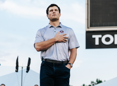 Luke Kuechly é ídolo dos Panthers • Reprodução/X/NFL