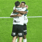 Coritiba supera Chapecoense em casa e volta a vencer no Campeonato Brasileiro