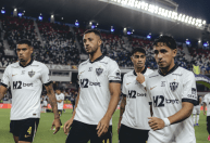 De volta ao time titular do Atlético, zagueiro lamenta empate e afirma: 'Mudar a chavinha'