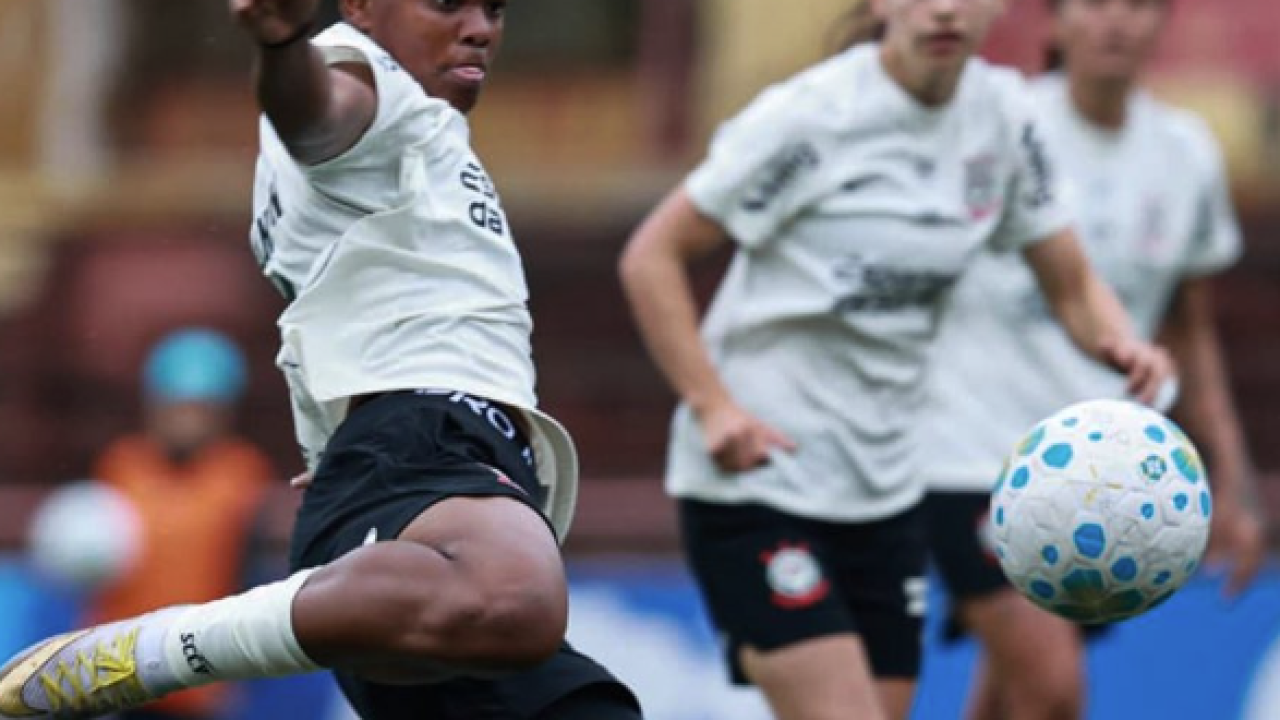 Corinthians goleia Santos e mantém liderança do Brasileirão Feminino