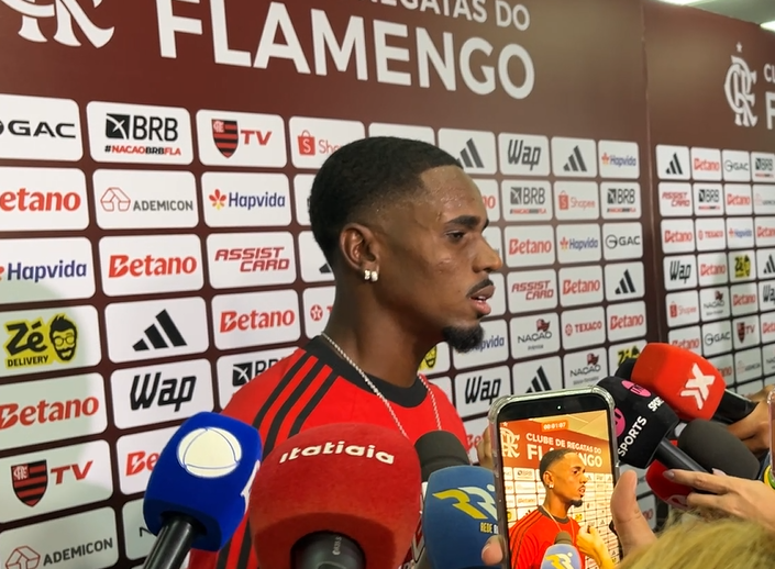 Cria da base, Evertton Araújo celebra marca importante pelo Flamengo