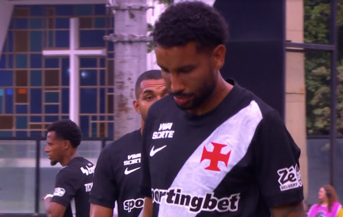 Jair deixa gramado com dores e vira preocupação para o Vasco