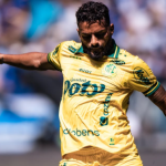 Reinaldo desabafa após ser alvo de cuspe em Santos x Mirassol: 'Nojento'