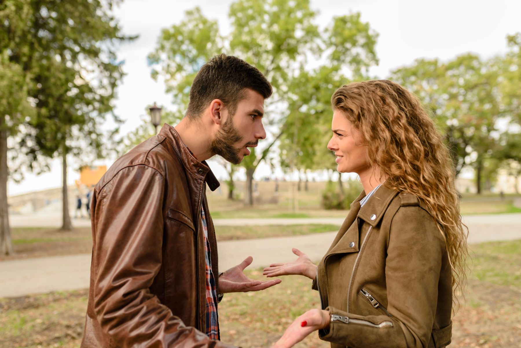 A frase que ajuda a acalmar uma discussão e mostra inteligência emocional, segundo a psicologia