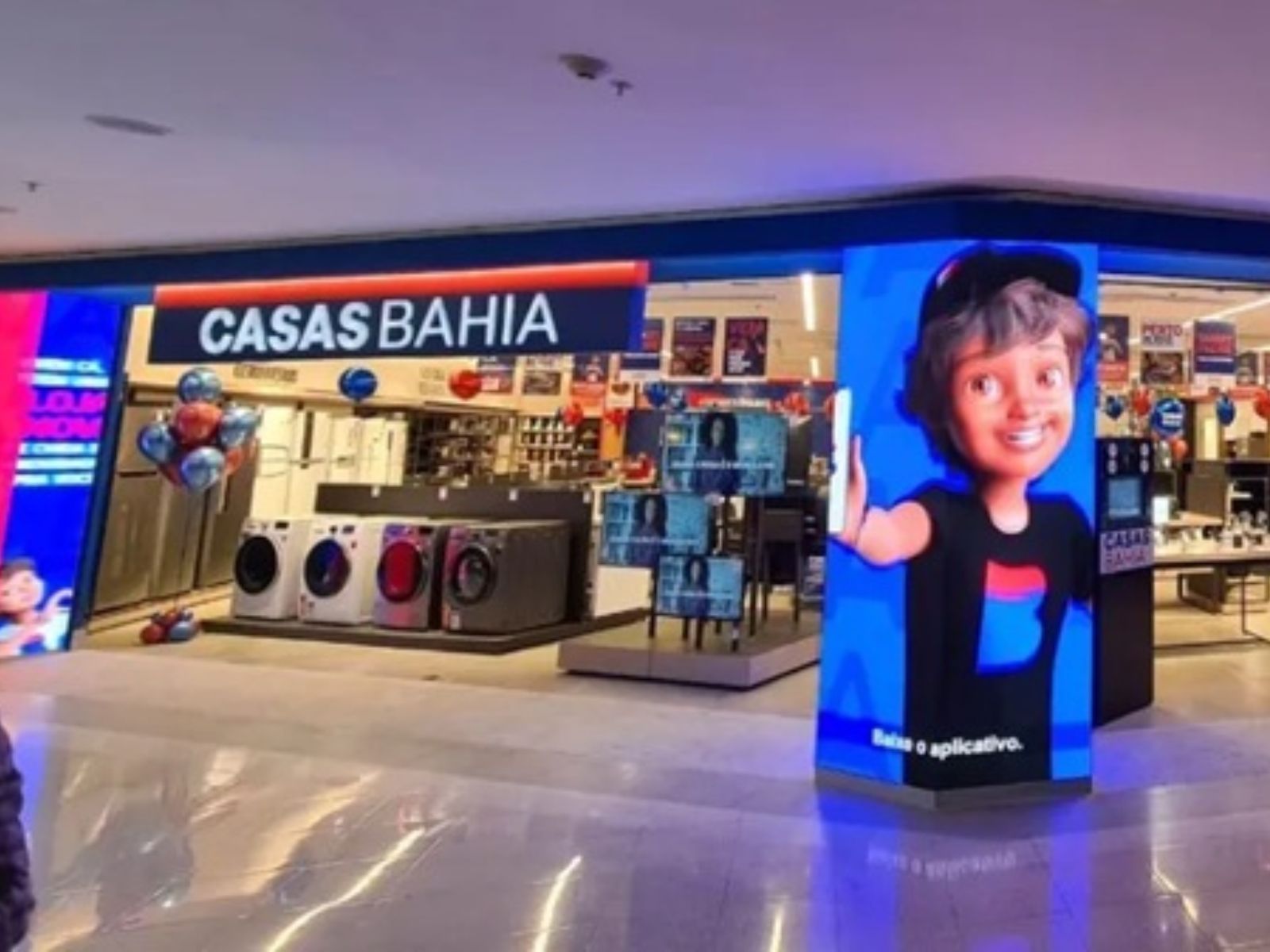 Casas Bahia pede recuperação judicial após confirmar fechamento de lojas