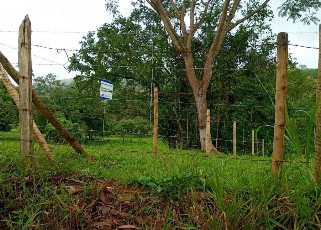 Nascentes recebem cercas de arame em Conceição da Aparecida