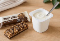 Barrinha de proteína ou iogurte? Especialistas explicam qual é a melhor opção para o lanche
