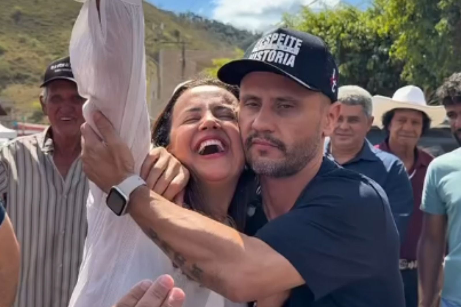 Em Frei Gaspar, Cleitinho agradece apoio de prefeita do PT: 'Vou te honrar'