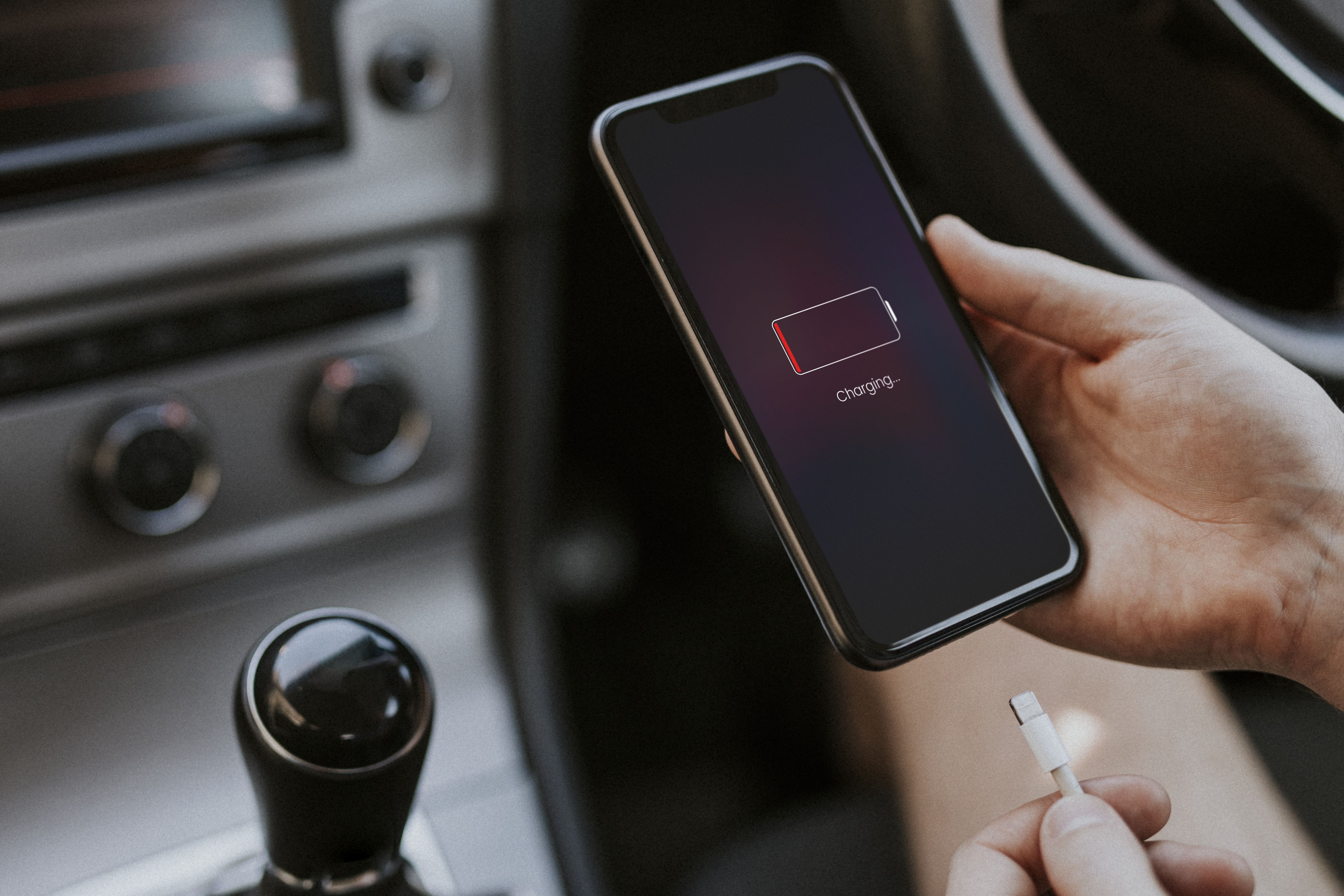 Como carregar o celular quando não há eletricidade em casa