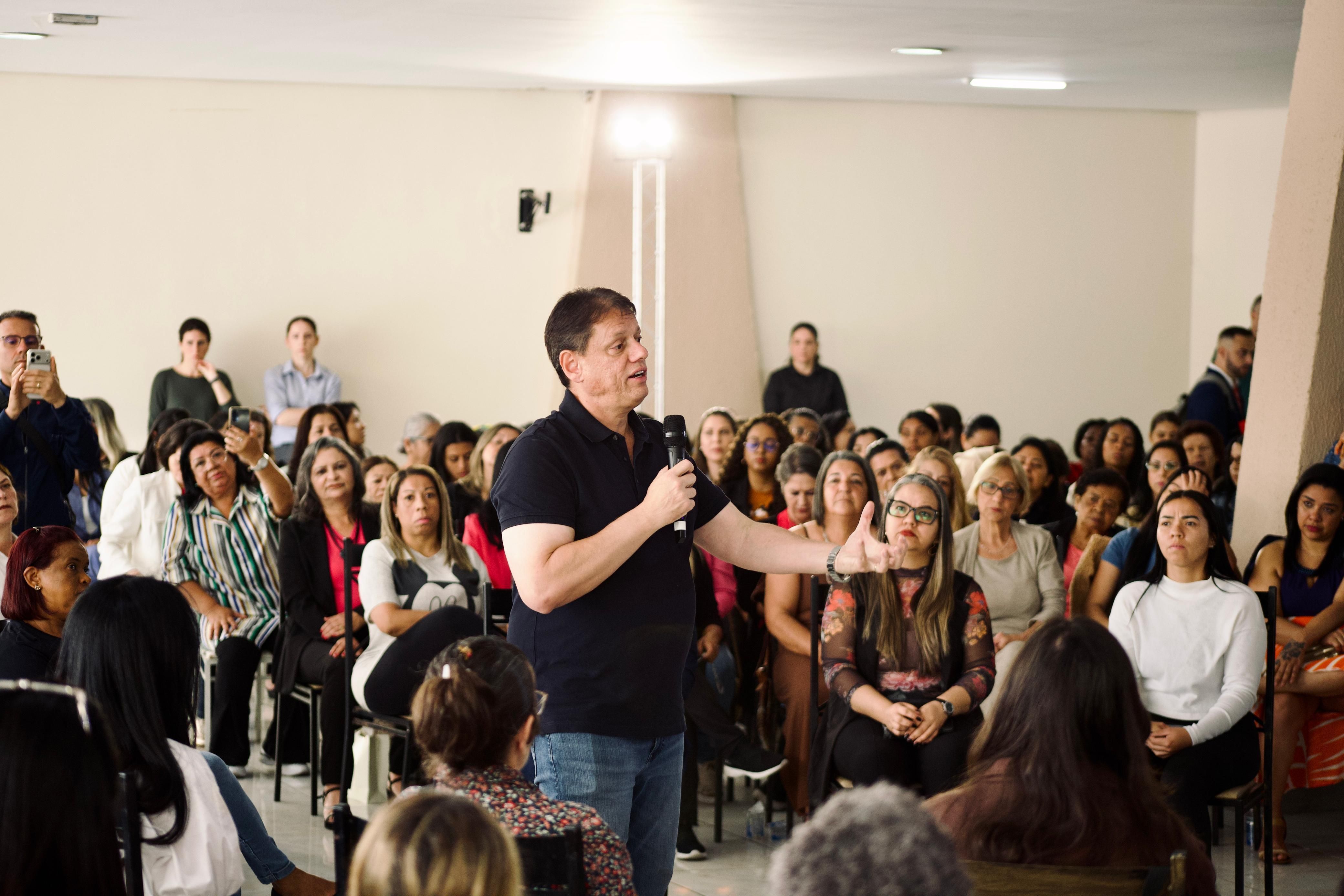 Tarcísio abre campanha com café da manhã com mulheres no interior de São Paulo