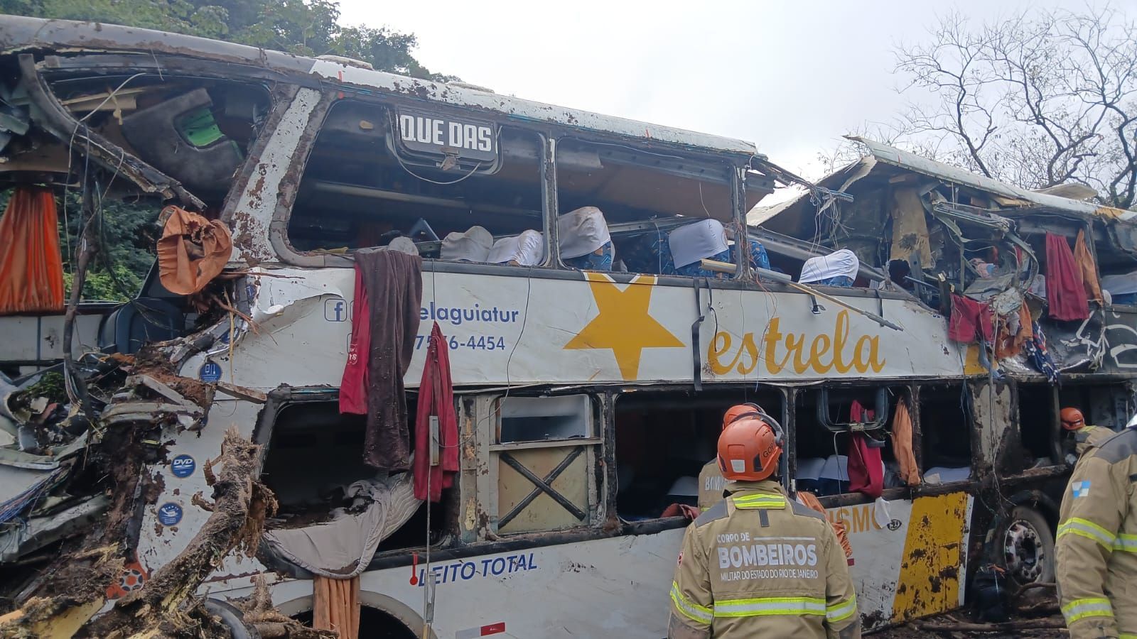 Acidente na 0-40: bombeiros realizaram escavações para resgatar passageiros presos às ferragens