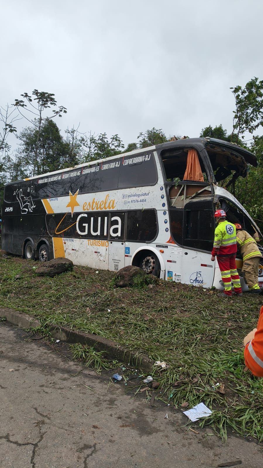 Grave acidente com ônibus deixa 9 mortos na BR-040 no Rio; confira imagens