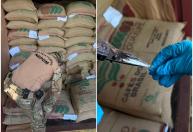 PF apreende droga avaliada em R$ 14 milhões escondida em carga de café no Porto de Santos
