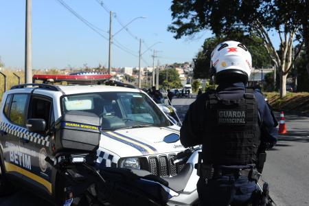 Guarda Municipal realiza blitz educativa contra uso de cerol e linha chilena em Betim