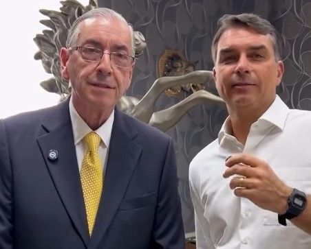 Flávio Bolsonaro pede votos para Eduardo Cunha em corrida por vaga de MG na Câmara