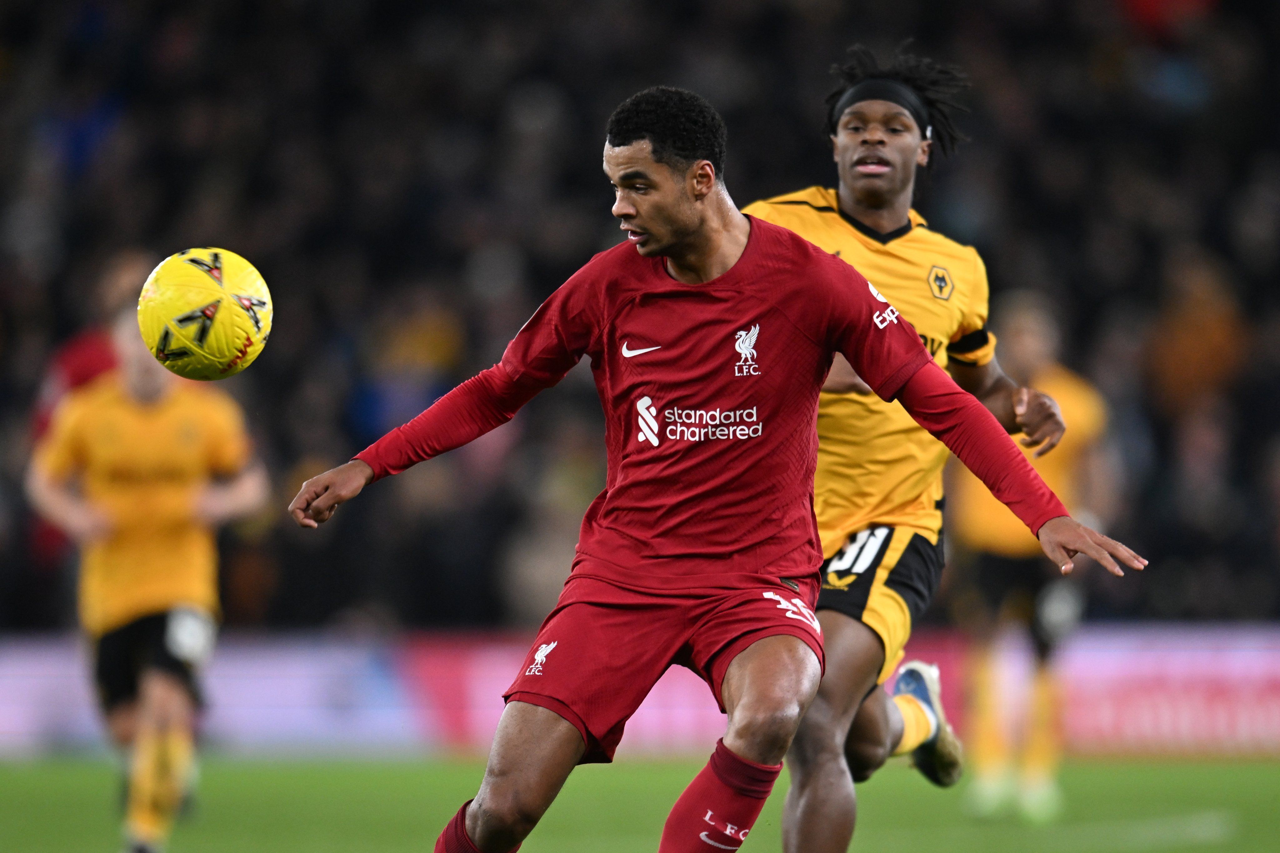 Manchester City prepara oferta de R$ 598 milhões por atacante do Liverpool