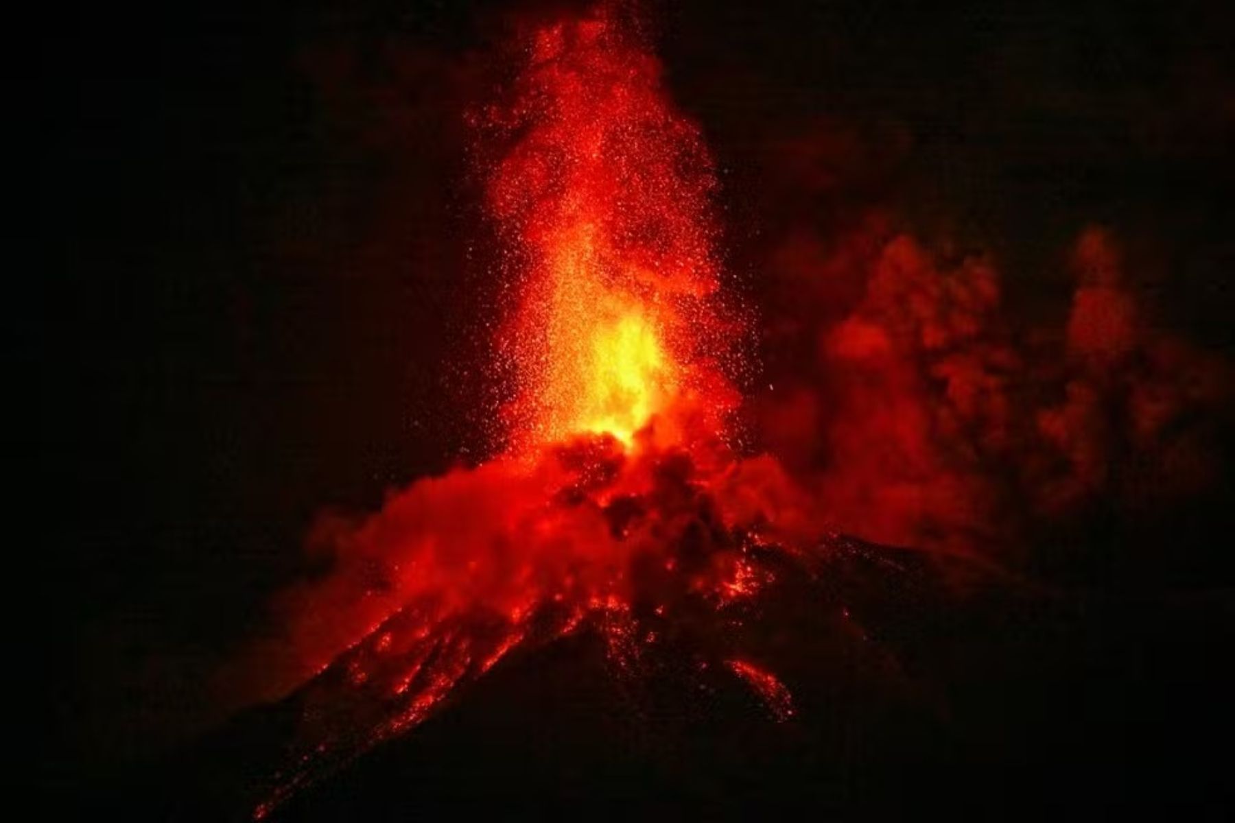 Erupção de vulcão na Guatemala deixa pelo menos 500 pessoas deslocadas