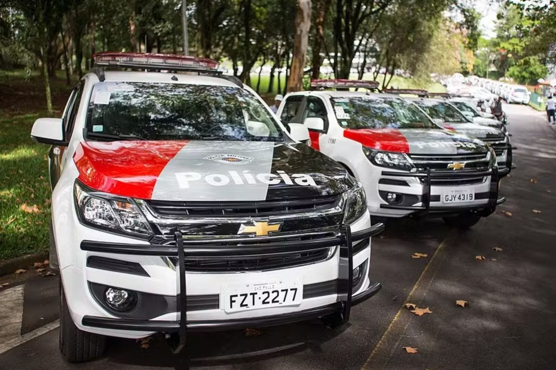 Homem é preso suspeito de tentar matar ex-companheira a tiros; vítima é atingida de raspão