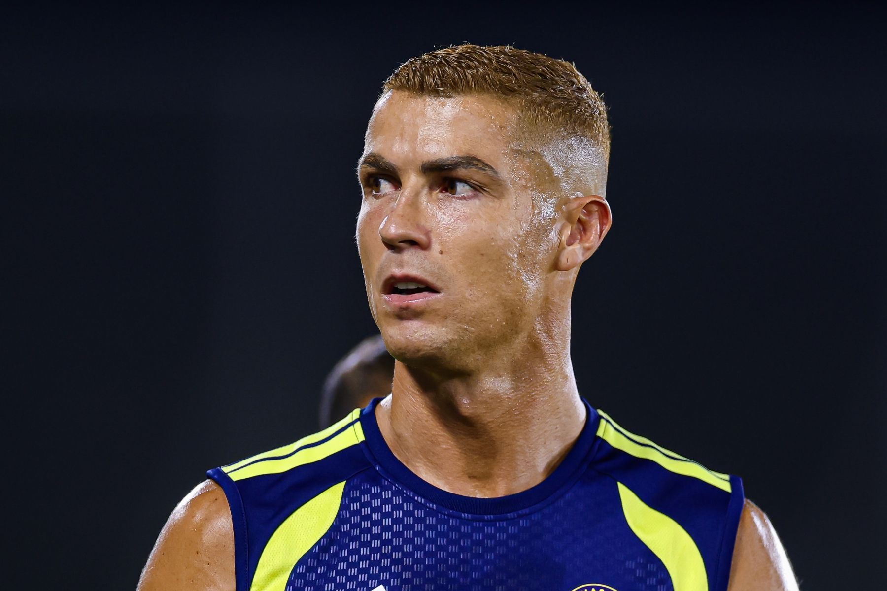 Após casamento, Cristiano Ronaldo surpreende e surge com novo visual