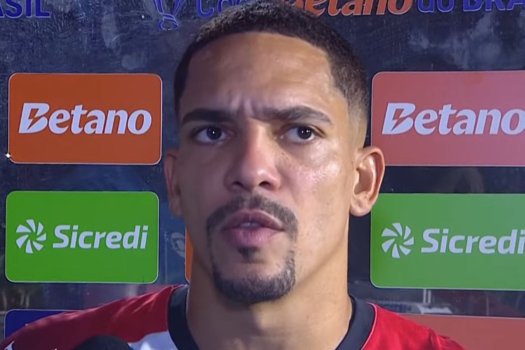 Lateral do Athletico-PR desabafa após queda na Copa do Brasil: 'Difícil encontrar palavras'
