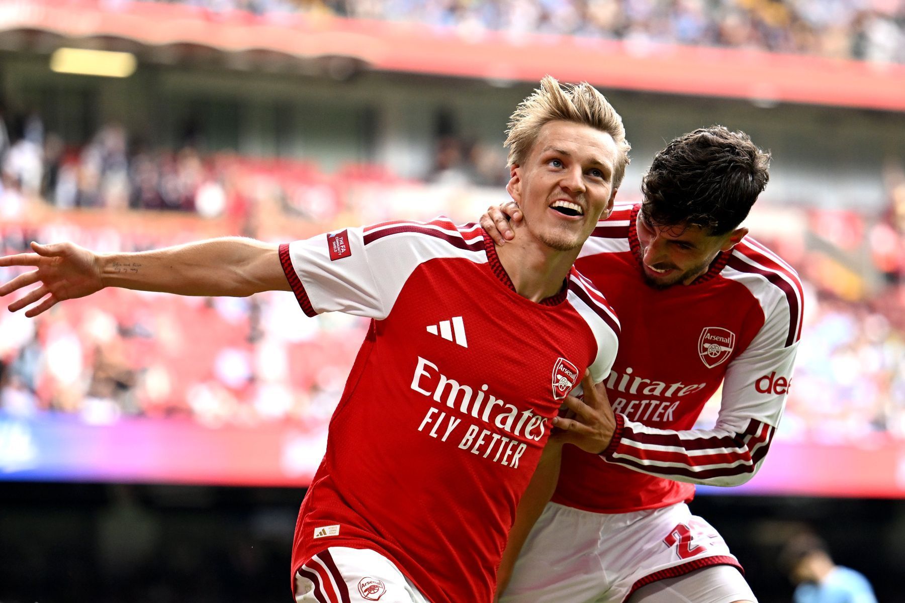 Arsenal goleia Manchester City e conquista título da Supercopa da Inglaterra