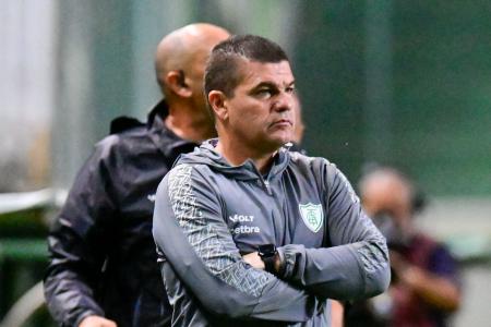 Umberto Louzer, técnico do América