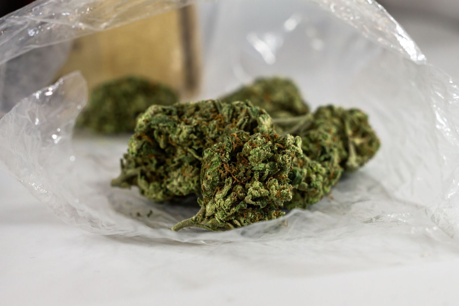 Criança de 3 anos vai parar no hospital após ingerir maconha que pertencia à mãe