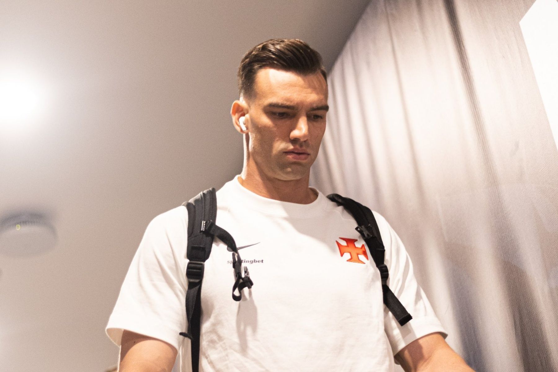 Escalação do Vasco: Pedro Emanuel muda o ataque em decisão contra o Fluminense