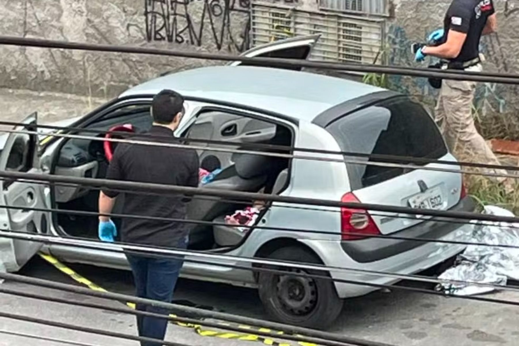 Pai é preso após filhas, de 3 e 5 anos, serem encontradas mortas dentro de carro em SP