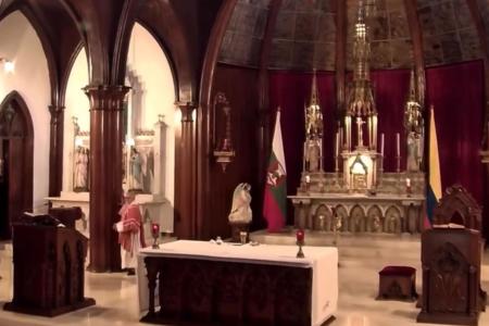 Na foto, o interior da Basílica Menor Sacrossanta da Imaculada Conceição, localizada no departamento de Caldas, na Colômbia