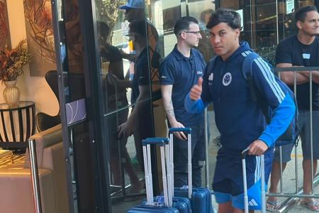 Kaio Jorge no desembarque do Cruzeiro em Chapecó