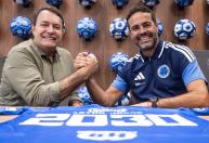 Quem chega? Artur Jorge abre o jogo sobre atuação do Cruzeiro no mercado da bola