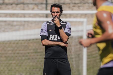 Técnico Barba em treindo do Atlético