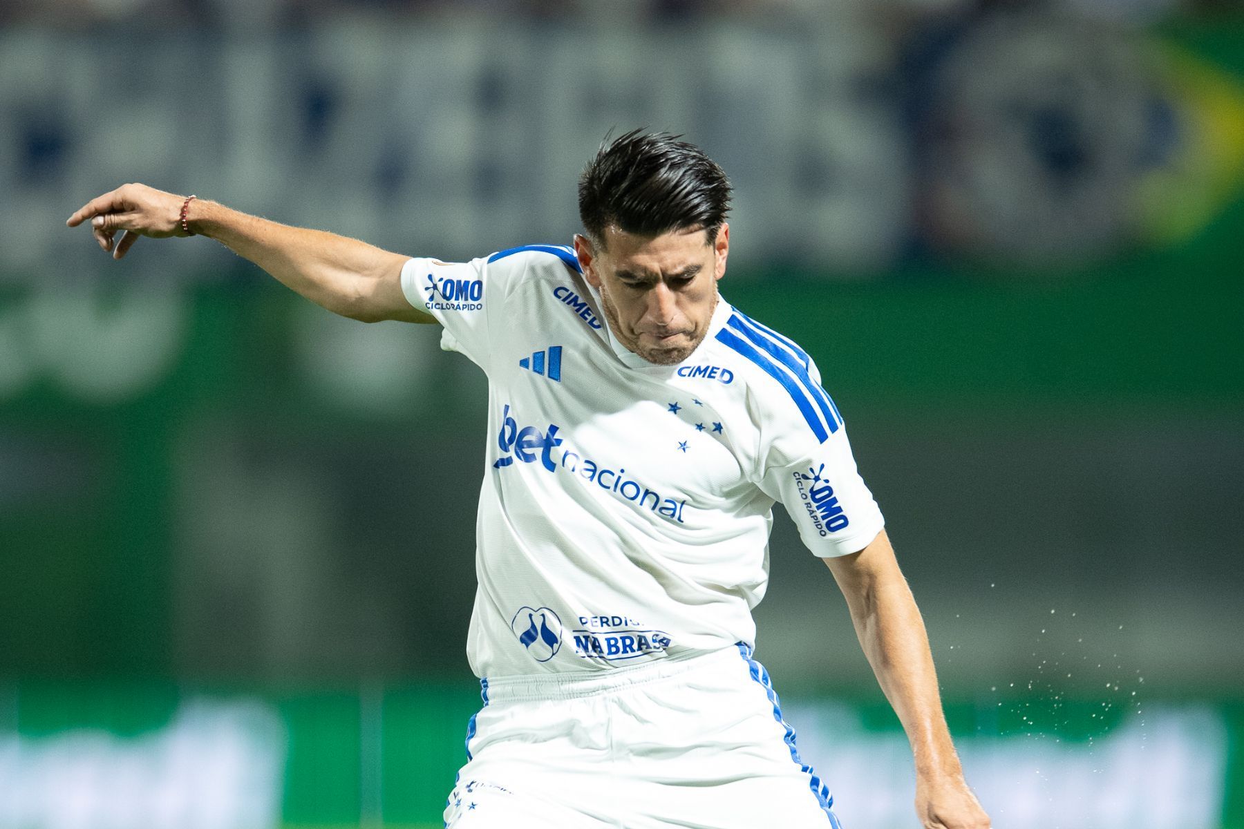 Villalba 'estreia' como titular em nova função no Cruzeiro, e Artur Jorge detalha plano