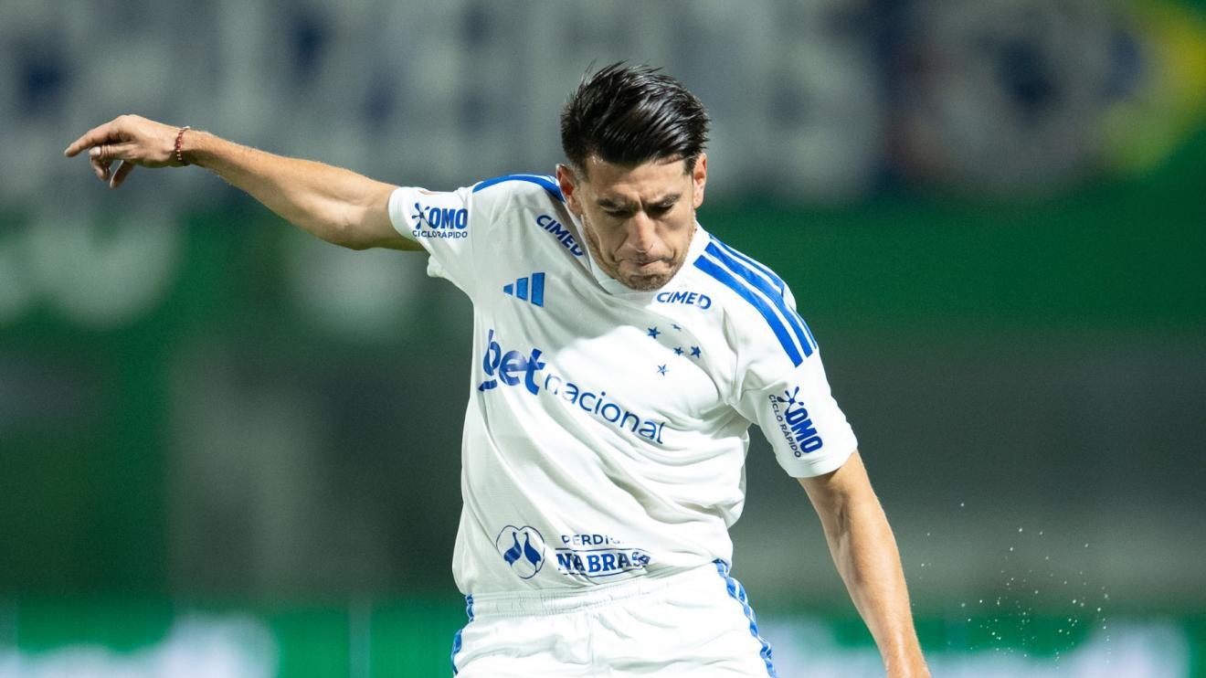 Villalba 'estreia' como titular em nova função no Cruzeiro, e Artur Jorge detalha plano