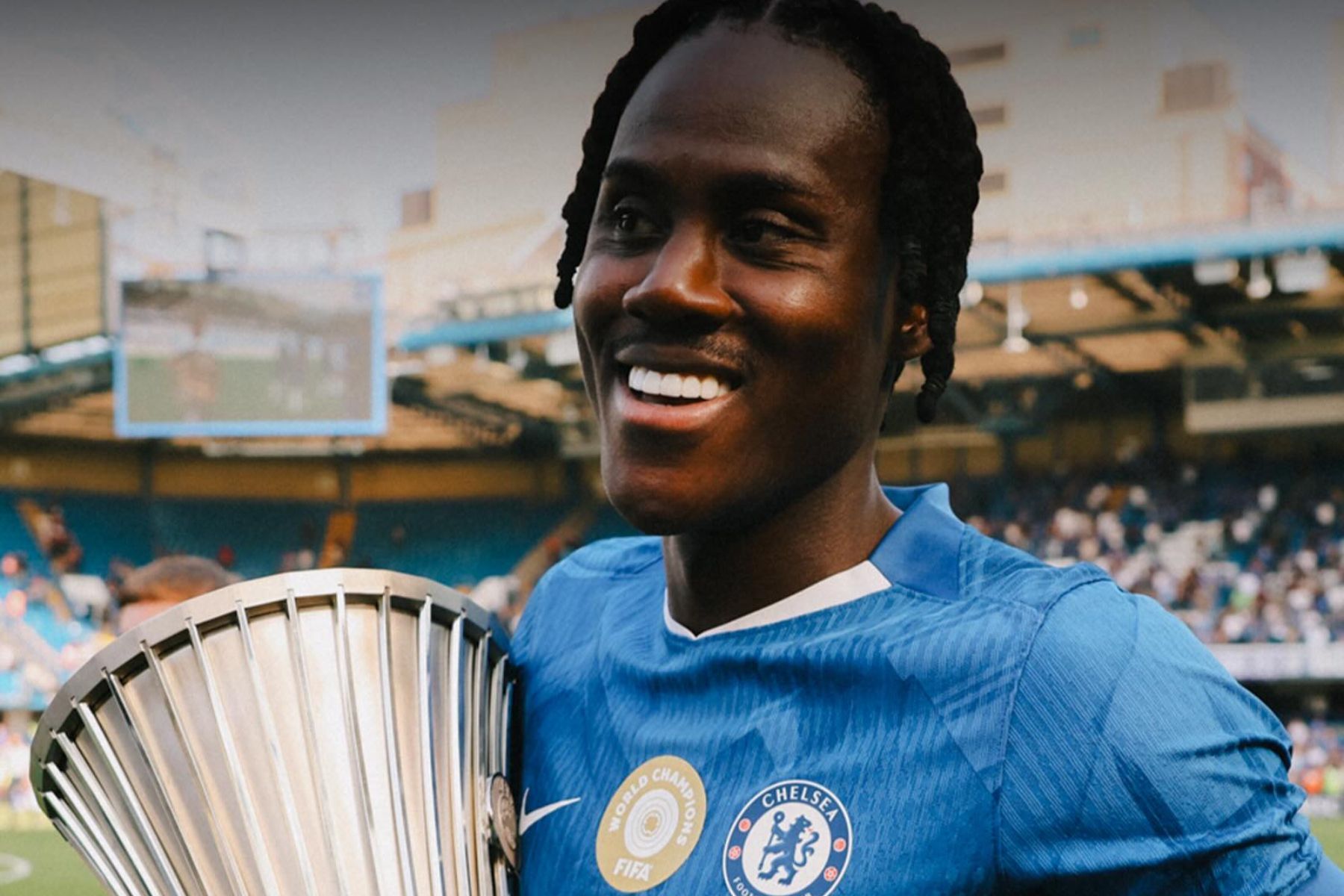 Zagueiro bicampeão do mundo troca Chelsea por clube de Kaiki, ex-Cruzeiro 
