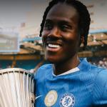 Zagueiro bicampeão do mundo troca Chelsea por clube de Kaiki, ex-Cruzeiro